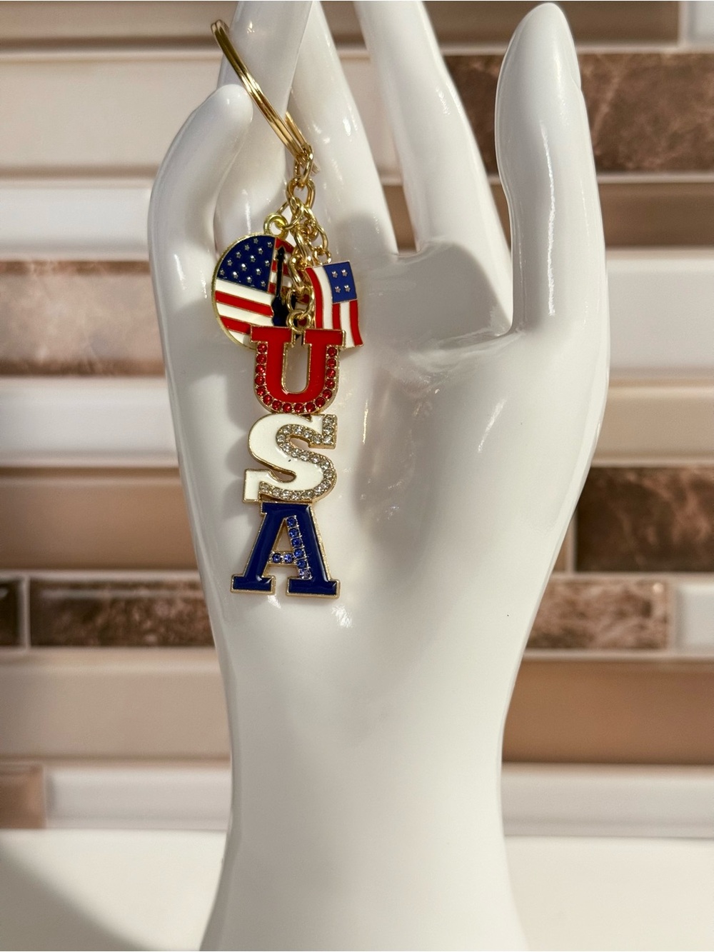 USA Flag Keychain Rhinestone Patriotic America Bag Charm Key Ring Red White Blue - Picture 2 of 5